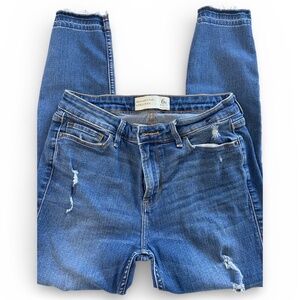 Abercrombie & Fitch Distressed Skinny Jeans – Medium Wash Denim, Size 6R